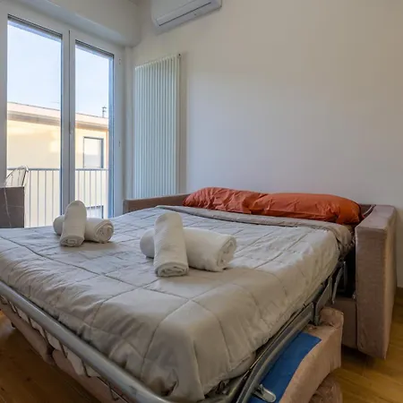 Charming Little Gem With Parking And Mountain Views