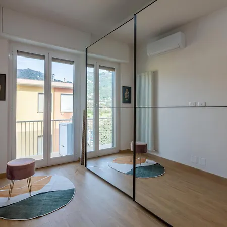Charming Little Gem With Parking And Mountain Views