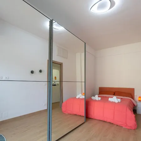 Charming Little Gem With Parking And Mountain Views *