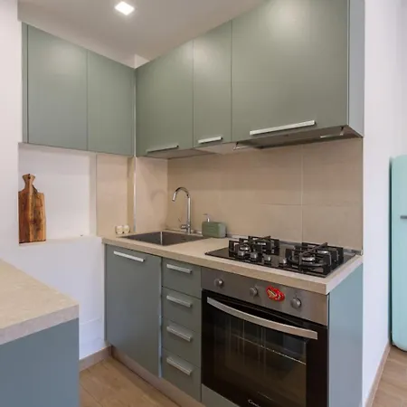 Charming Little Gem With Parking And Mountain Views Apartamento Rapallo