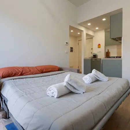 Charming Little Gem With Parking And Mountain Views *