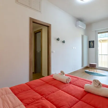 Charming Little Gem With Parking And Mountain Views