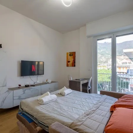 Charming Little Gem With Parking And Mountain Views
