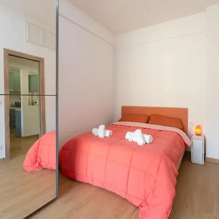 Charming Little Gem With Parking And Mountain Views