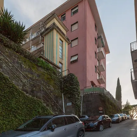Charming Little Gem With Parking And Mountain Views